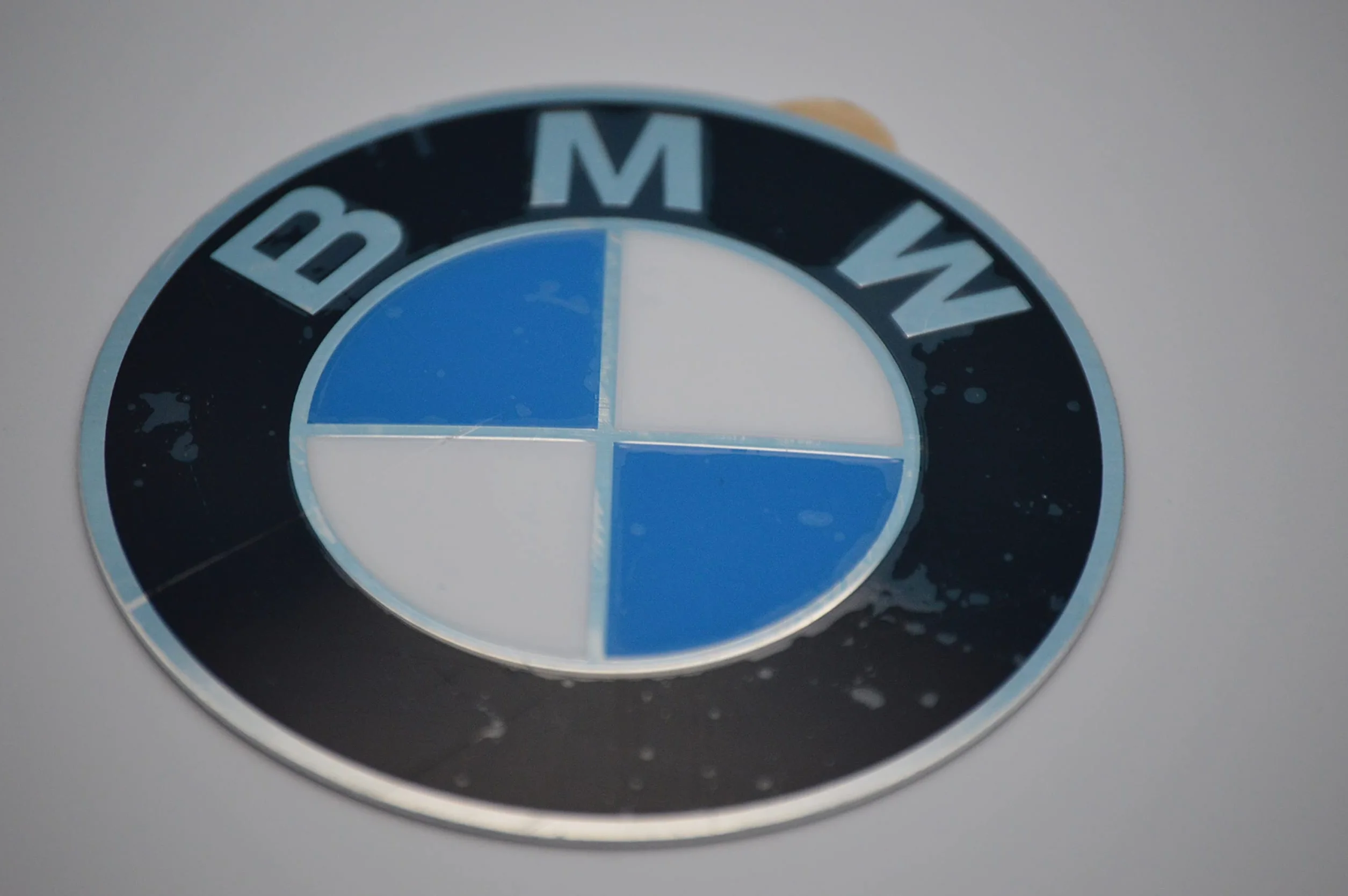 BMW - 4 adesivi originali per coprimozzo, 64,5 mm